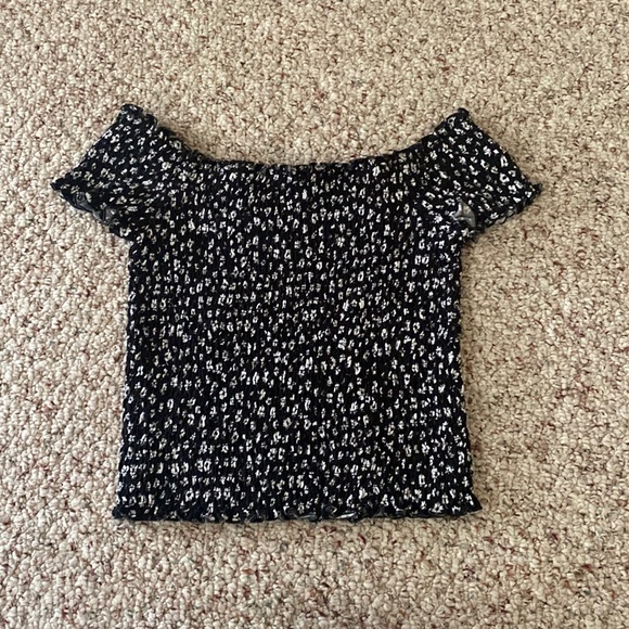 Black crop with white flowers - Picture 1 of 1